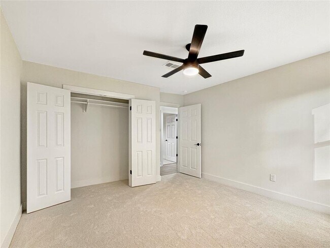 Building Photo - 5034 Oak Shadows Dr