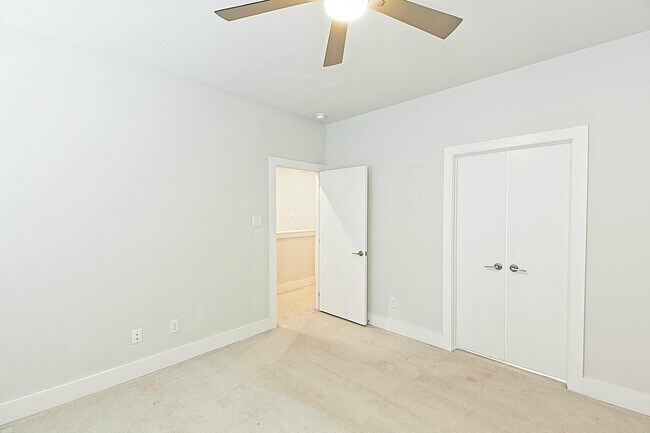 Building Photo - 1405 Bronson Ct