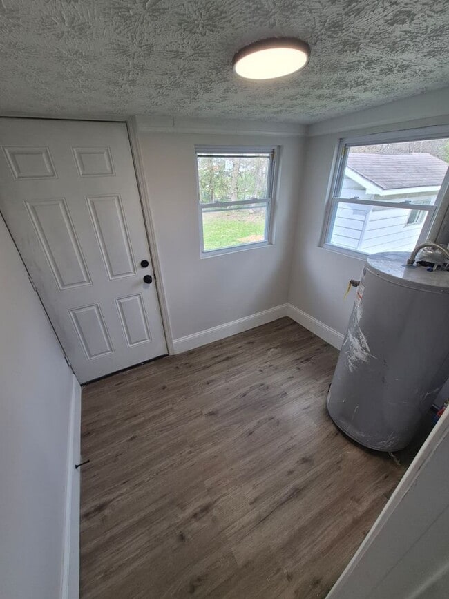 Building Photo - Newly Renovated 2-Bedroom in Elsmere – Off-Street Parking & W/D Hookups