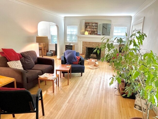 Building Photo - Grant Park 3-Story with Hardwoods, Huge De...