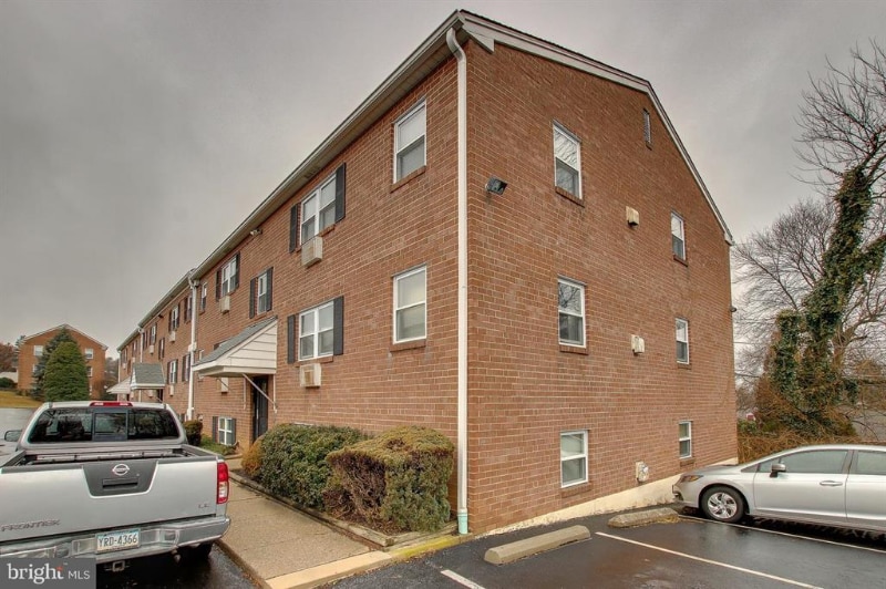 Building Photo - 1 Radnor Dr