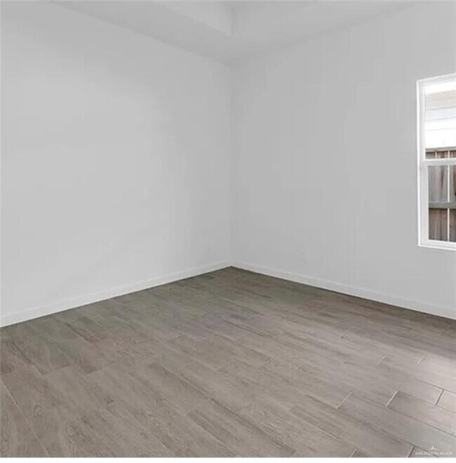 Building Photo - 10 Lore Dr