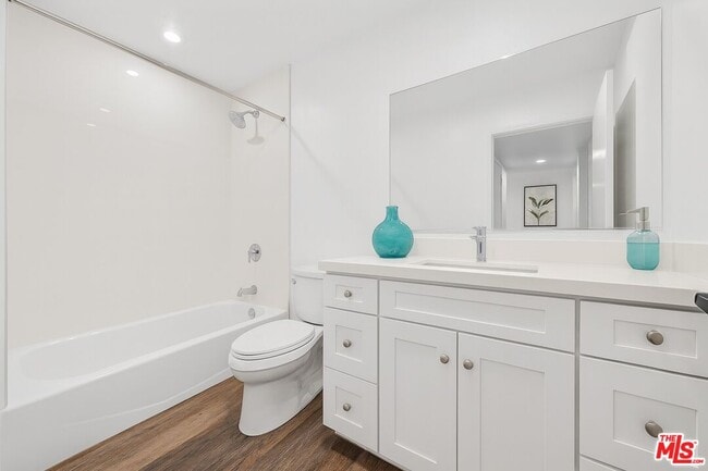 Building Photo - 501 Palisades Dr