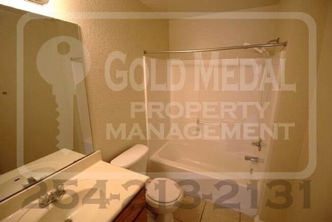 Building Photo - 2802 Alma Dr