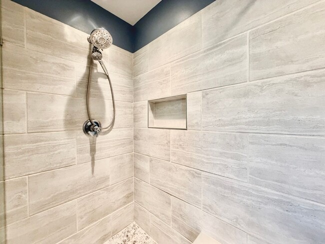 Building Photo - Updated 3BR Townhome | Community Pool, Gym, Pickleball, & Tennis Courts | Easy RTP Access