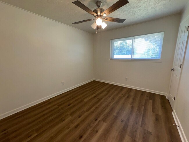 Building Photo - 962 Farwell Dr
