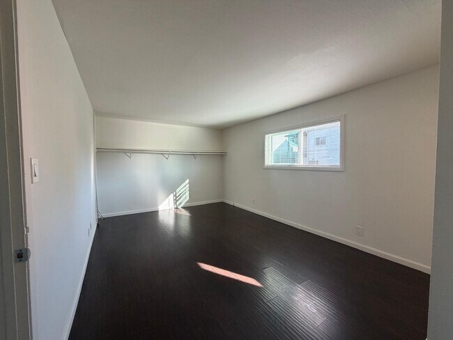 Building Photo - 3232 14th Ave