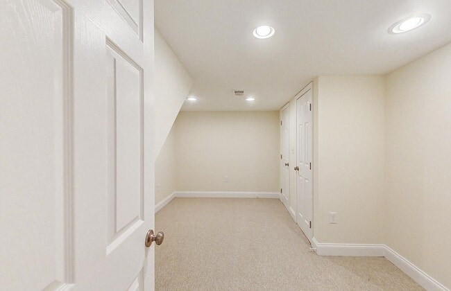 Building Photo - 6426 Prospect Terrace