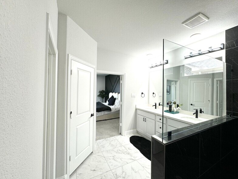 Building Photo - 2801 Riverview Rd