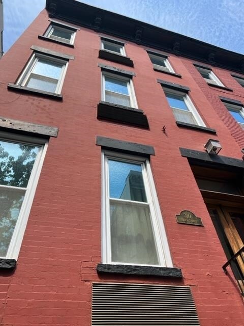 Building Photo - 310 9th St