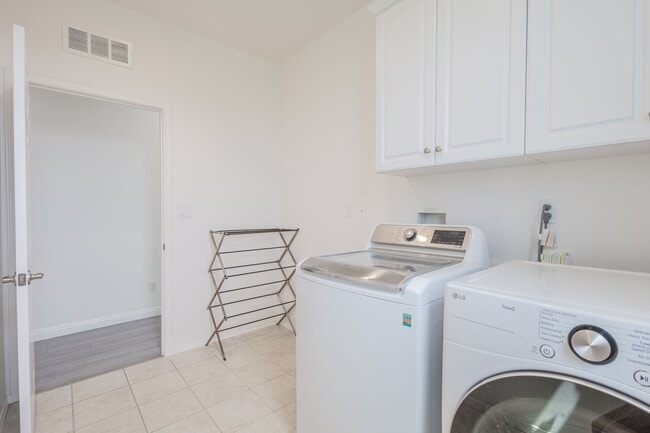 Building Photo - 16220 Retreat Ct