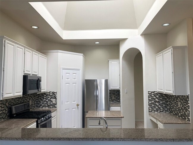 Building Photo - 3841 Rolling Hills Dr