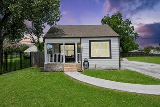 Building Photo - 7003 Darien St