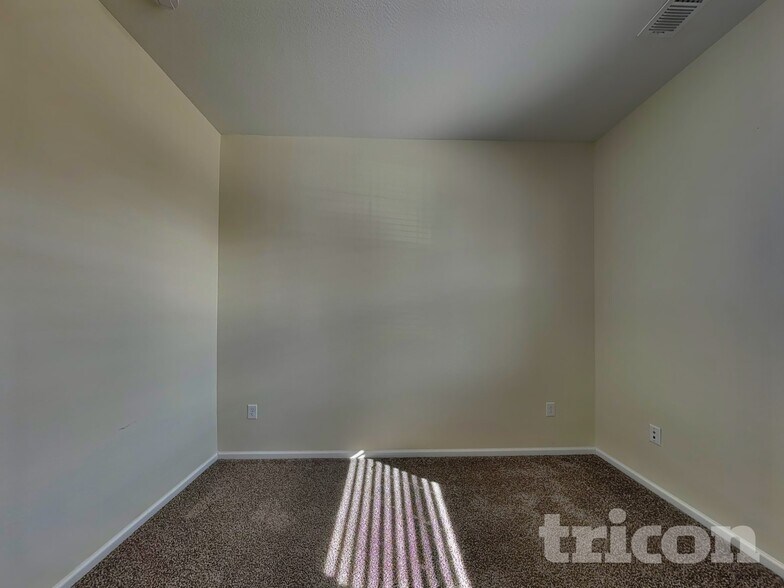 Building Photo - 4363 E 96th Way