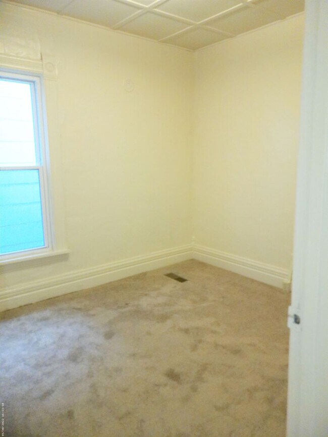 Building Photo - First Floor Close To Shops and Restaurants...