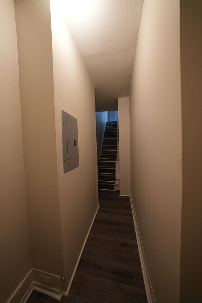 Building Photo - 1829 S 58th St