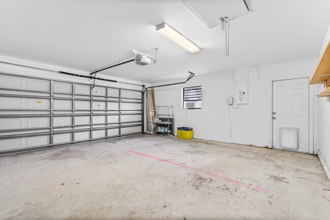 Building Photo - 13434 Columbine Ave
