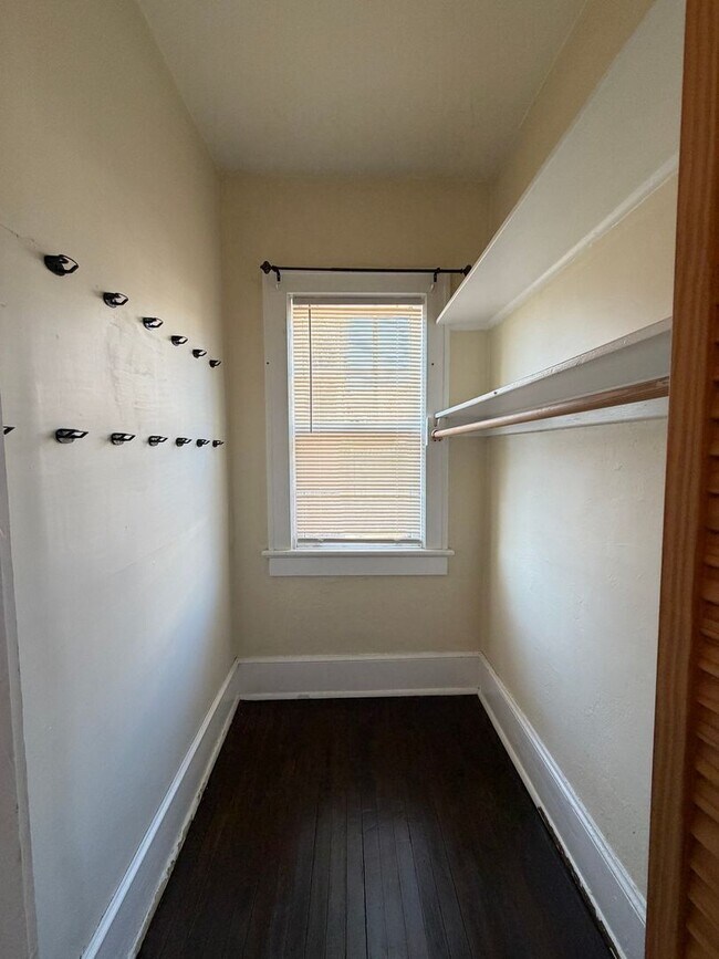 Building Photo - Ferdinand/829