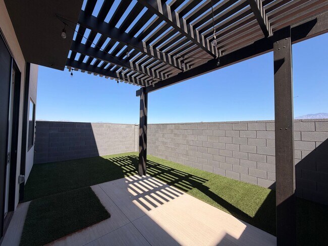 Building Photo - BRAND NEW TOWNHOME FOR RENT BY CRIMSON CLIFFS!
