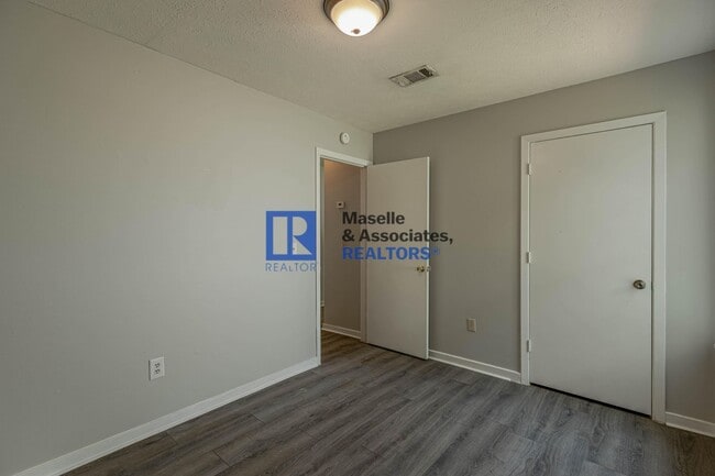 Building Photo - 3 Bed/2 Bath Home in Brandon