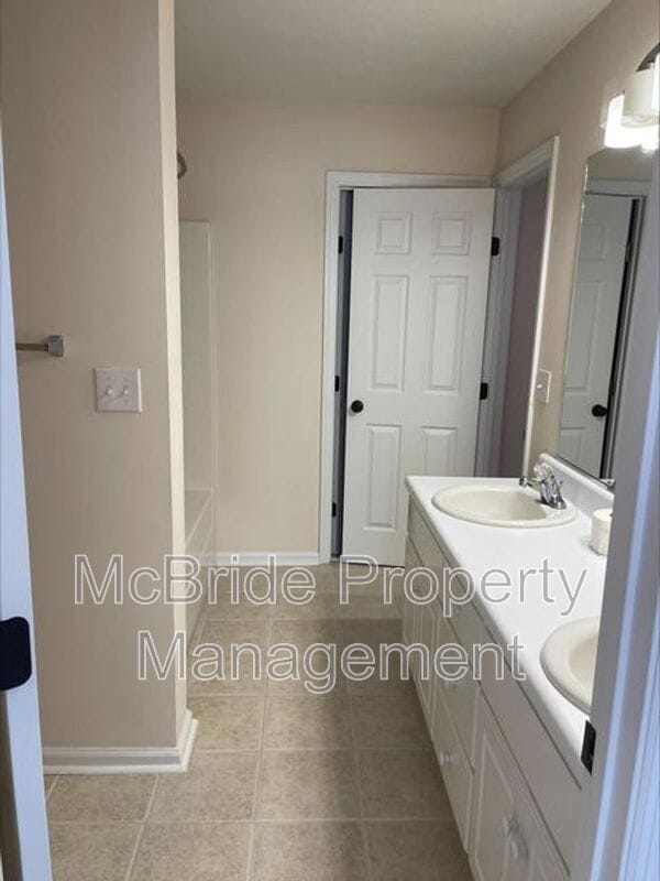 Building Photo - 429 Snead Way