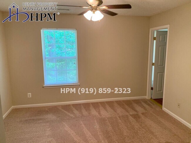 Building Photo - 3 Bedroom Townhome in Ivy Creek Subdivision