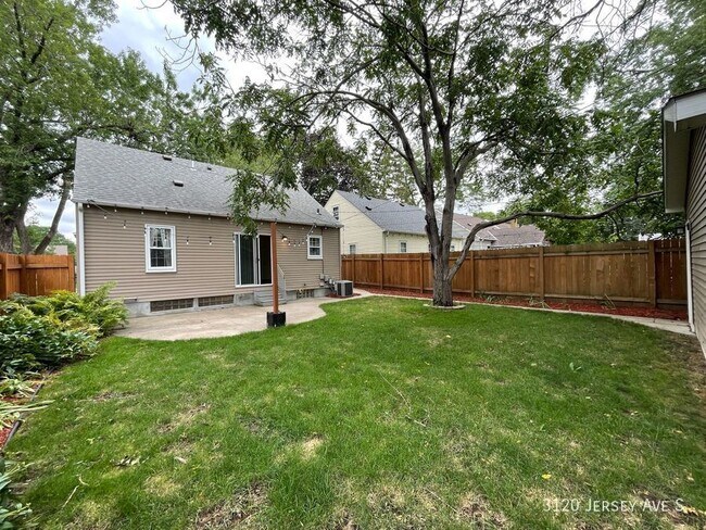 Building Photo - 3120 Jersey Ave S