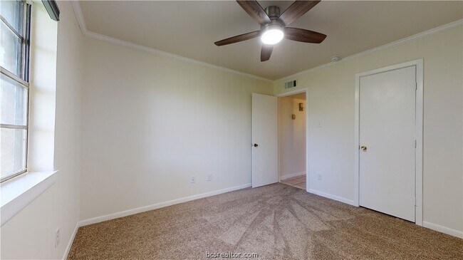 Building Photo - 1601 Cloverdale Ct