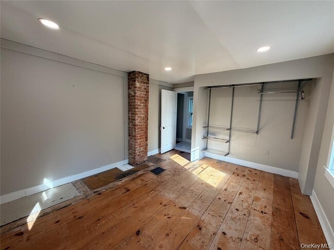 Building Photo - 265 Maybrook Rd