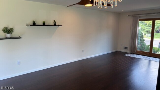 Building Photo - 2501 Vroom Dr