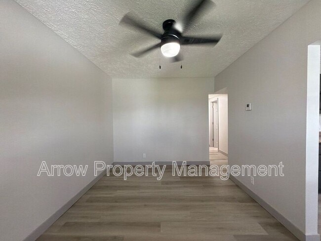 Building Photo - 622 New Hampshire St