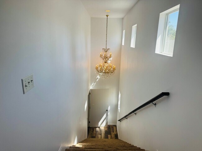 Building Photo - Exquisite 4-Bedroom Remodeled Retreat in t...