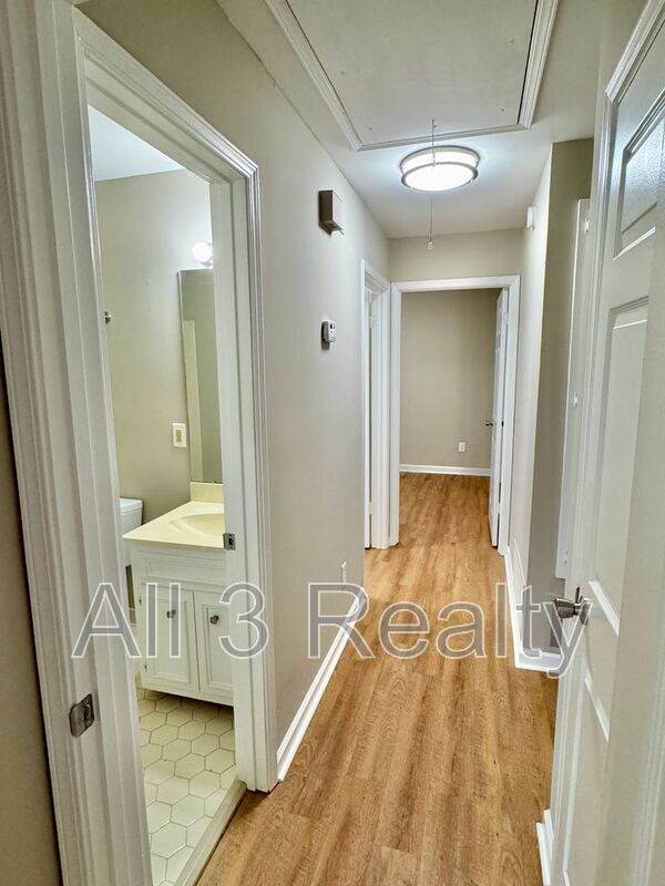 Building Photo - 3107 Sutton Dr