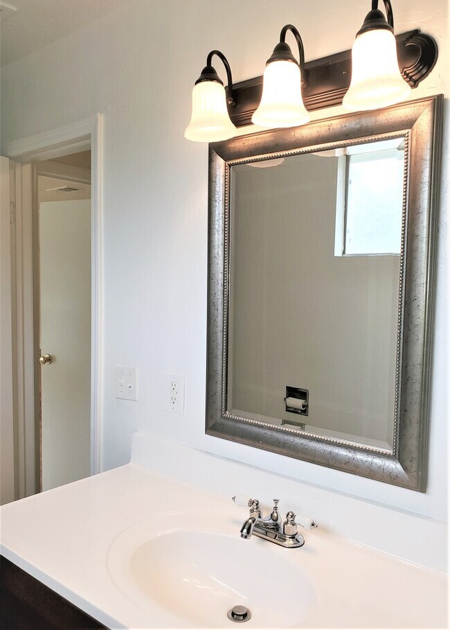 Building Photo - AMAZING 5 BED, 2 BATH MILLERS ADDITION NW OKC