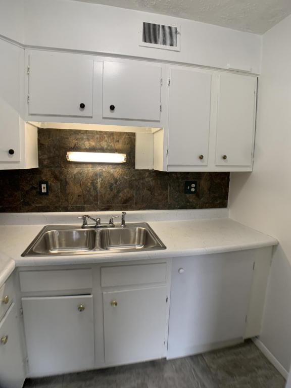 Building Photo - 6510 Hackel Dr