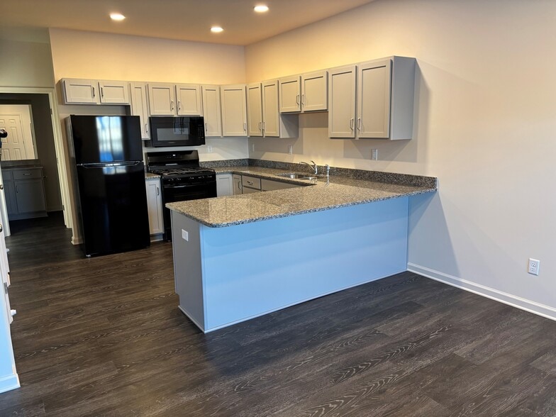 Building Photo - 2727 Blue Field Dr