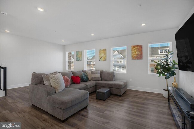 Building Photo - 4165 Brodie Pl