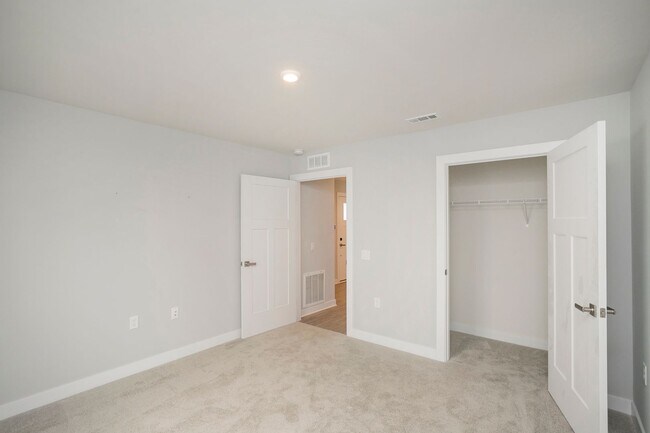 Building Photo - 711 Cottage Dr