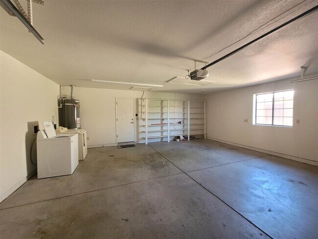 Building Photo - 1340 W 19th St
