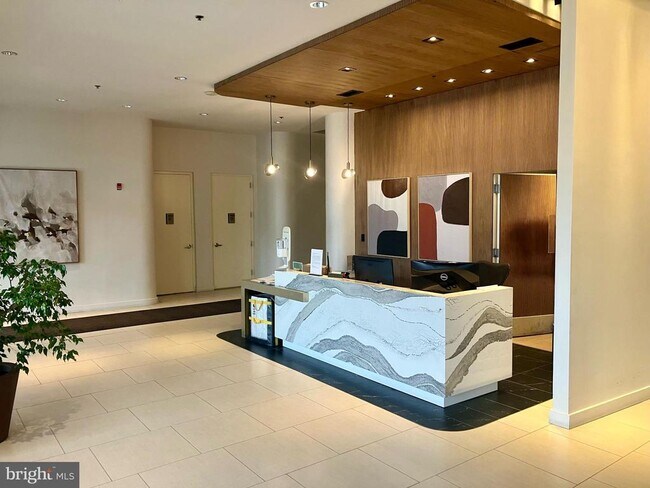 Building Photo - 5750 Bou Ave