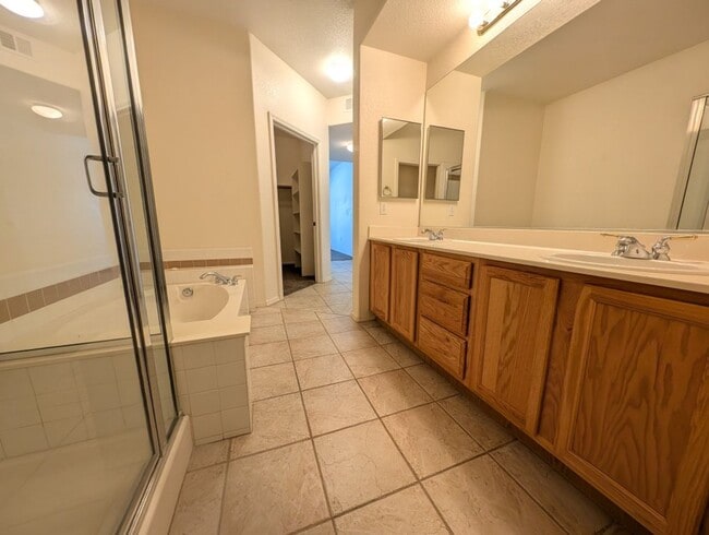 Building Photo - 820 Titan Peak Pl