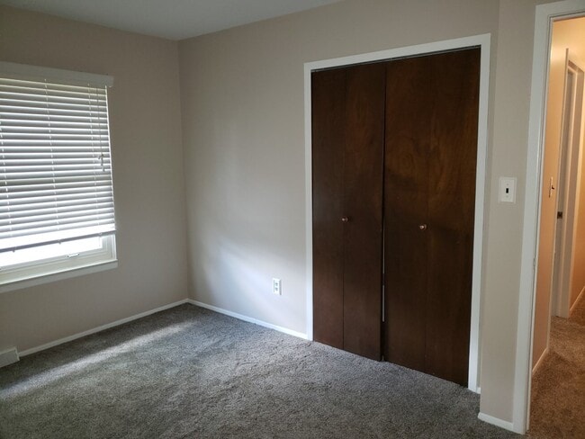 Building Photo - 24694 Creekside Dr