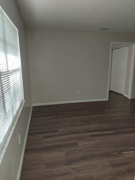 Building Photo - 4389 Edward Rd