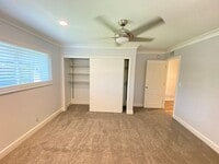 Building Photo - Gorgeous 3 bedroom 2 bath single family ho...