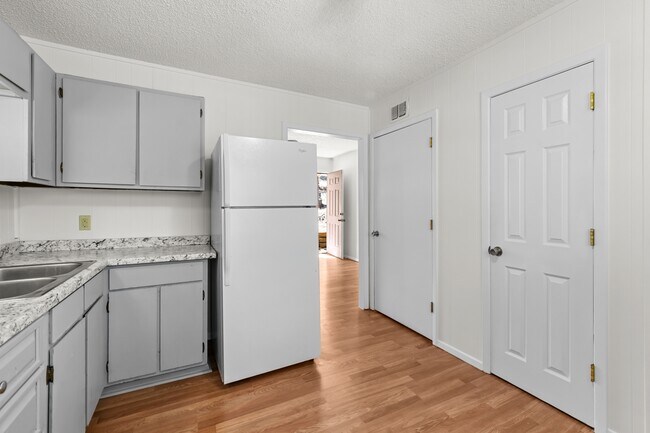 Building Photo - 106 Apache Hills Dr