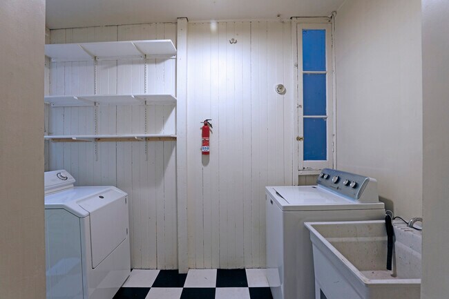 Building Photo - 84a Sanchez St