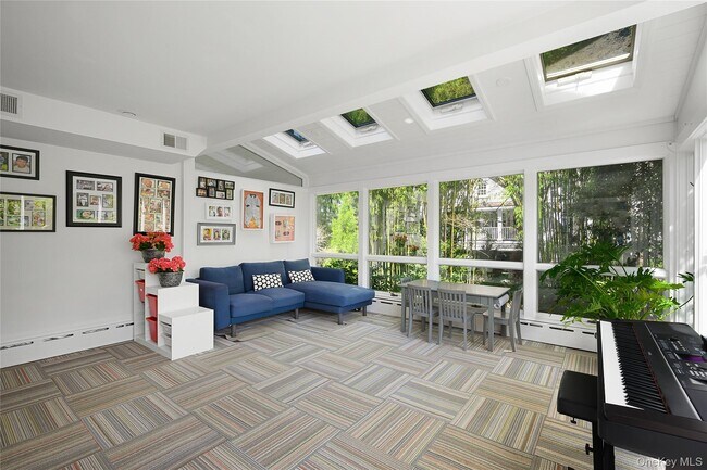 Building Photo - 45 Oriole Ave