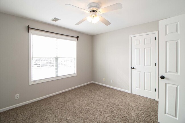 Building Photo - 2553 Emerald Ct