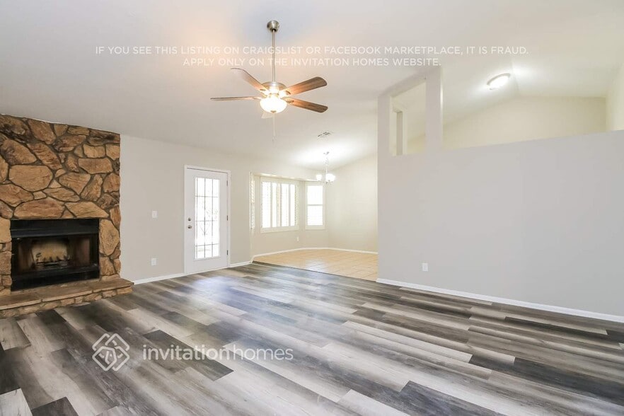 Building Photo - 2402 N Pleasant Dr