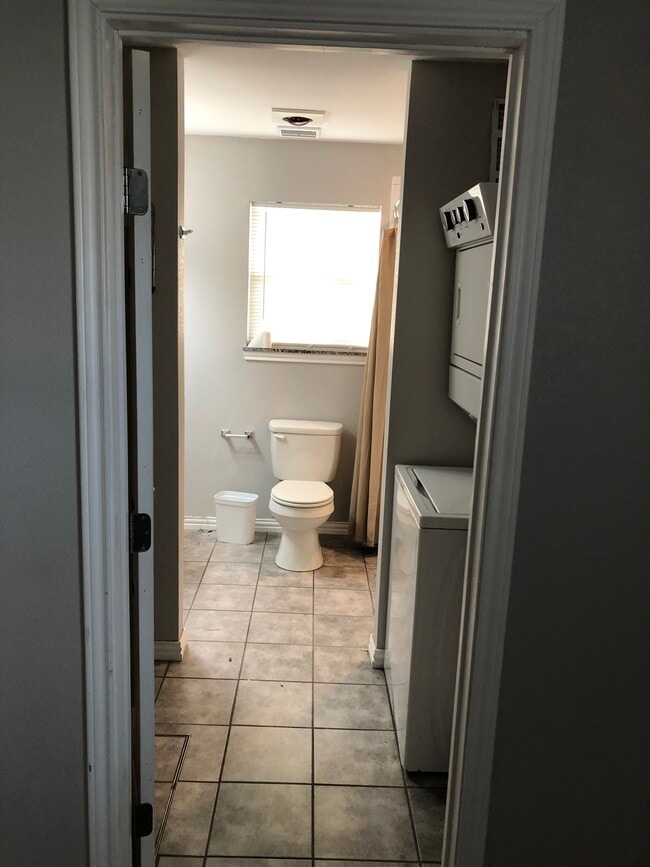 Building Photo - 603 Avenue B